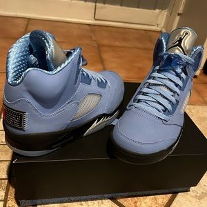 Dead Stock NWT Brand new original box UNC Jordan 5 SOLD OUT FIRST 10min